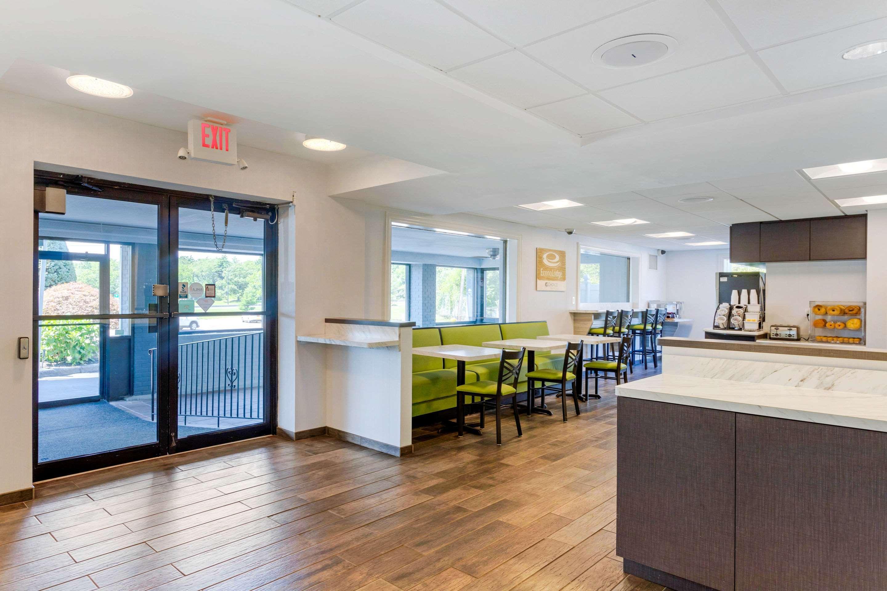 Econo Lodge Hicksville Bagian luar foto