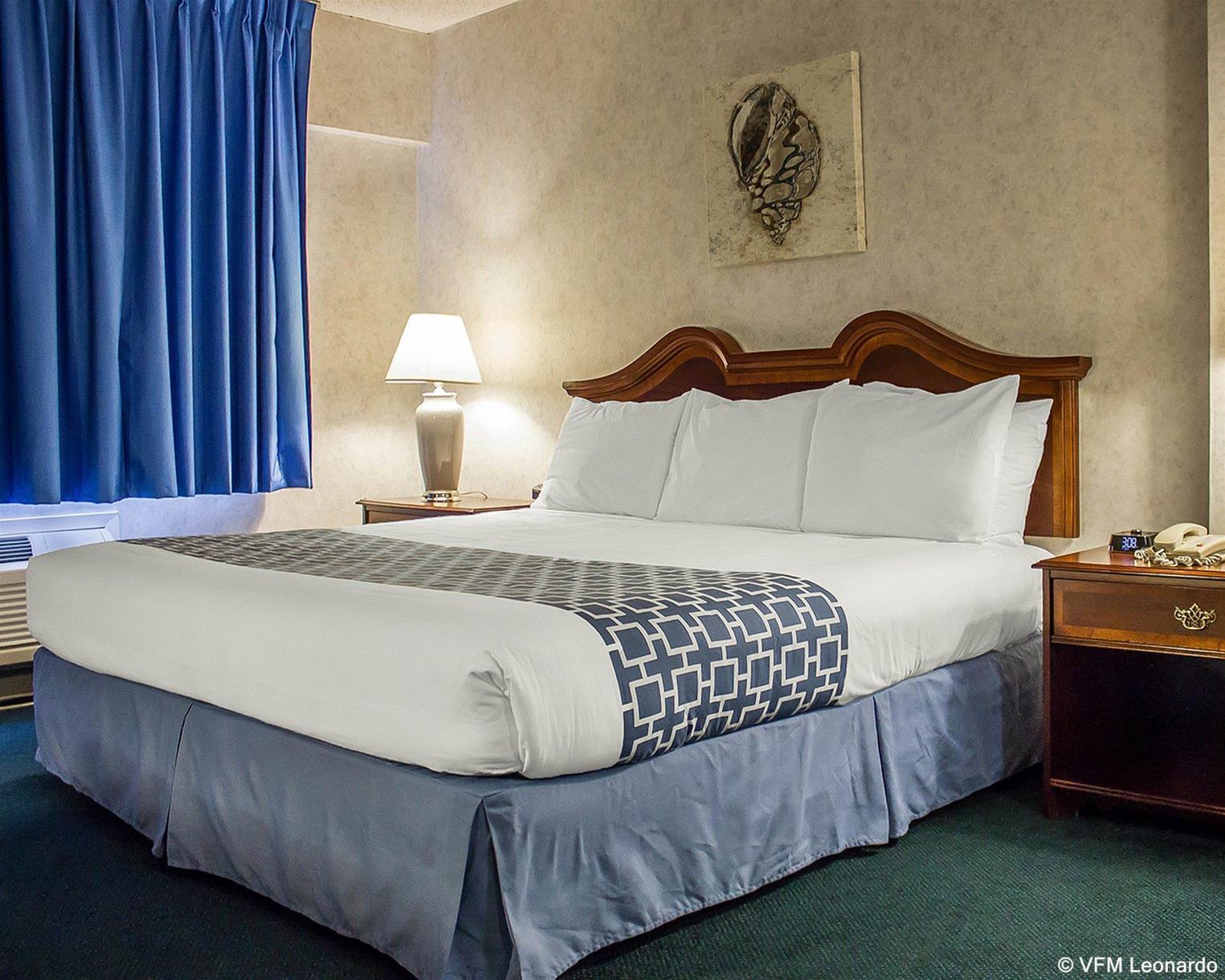 Econo Lodge Hicksville Bagian luar foto