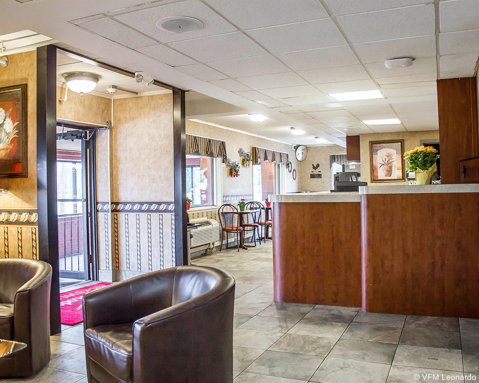 Econo Lodge Hicksville Bagian luar foto