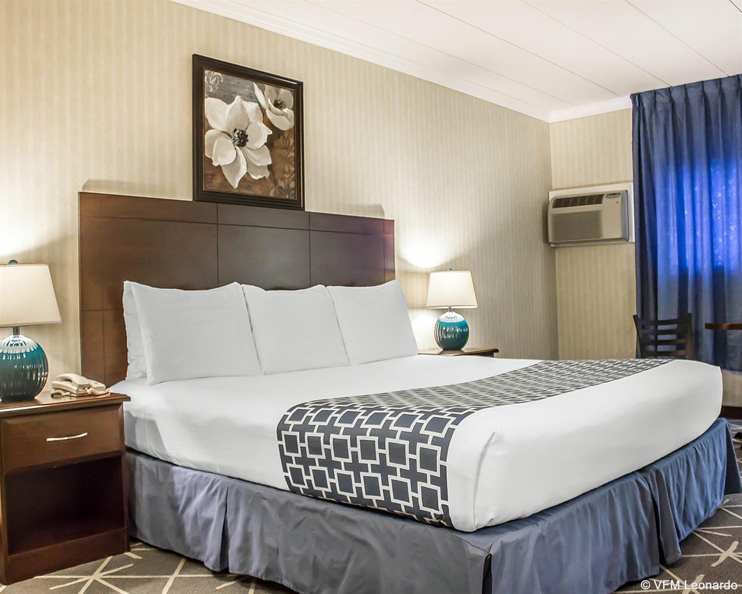 Econo Lodge Hicksville Bagian luar foto