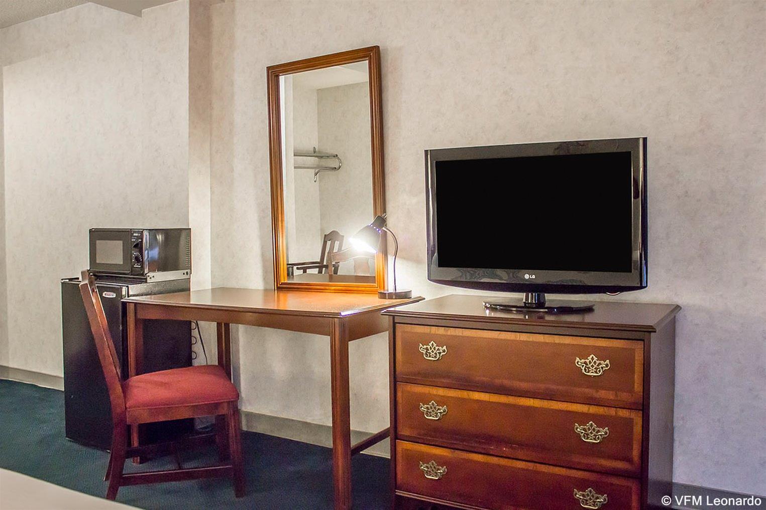 Econo Lodge Hicksville Bagian luar foto
