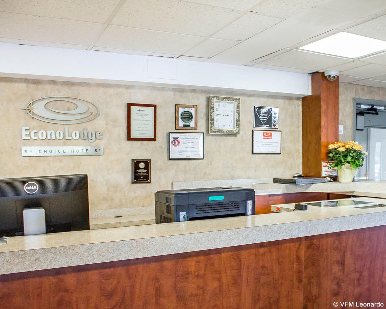 Econo Lodge Hicksville Bagian luar foto