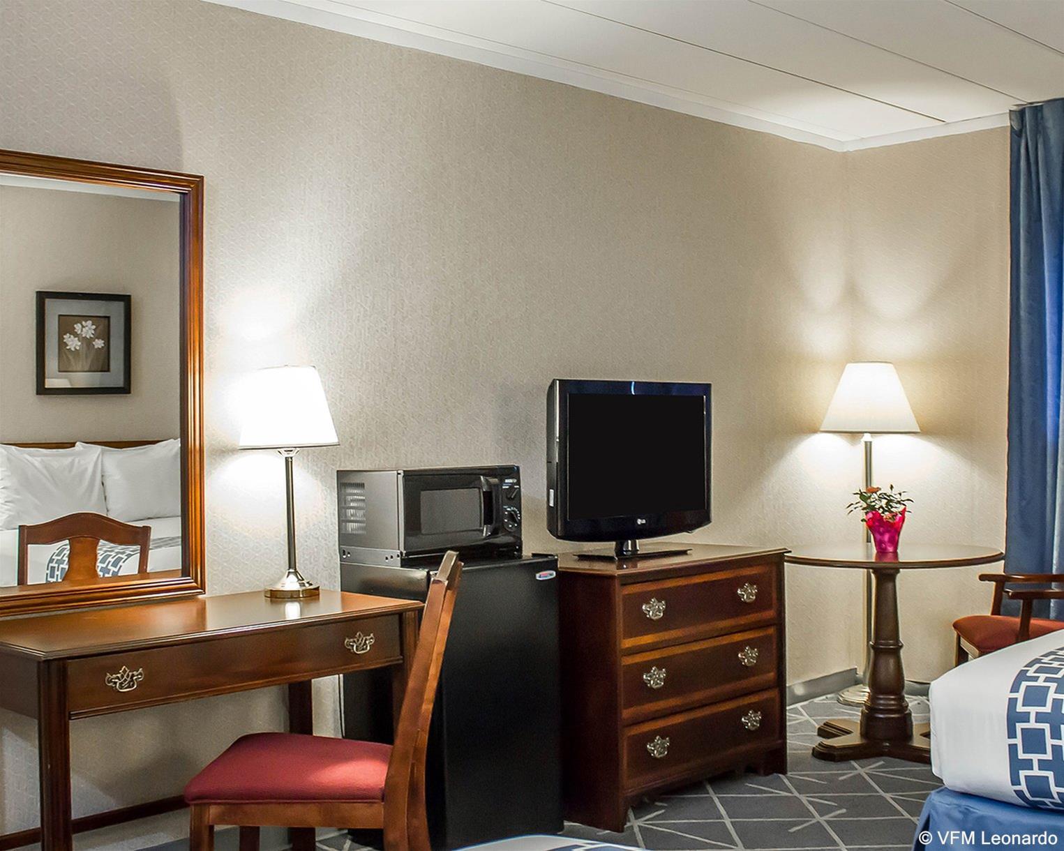 Econo Lodge Hicksville Bagian luar foto