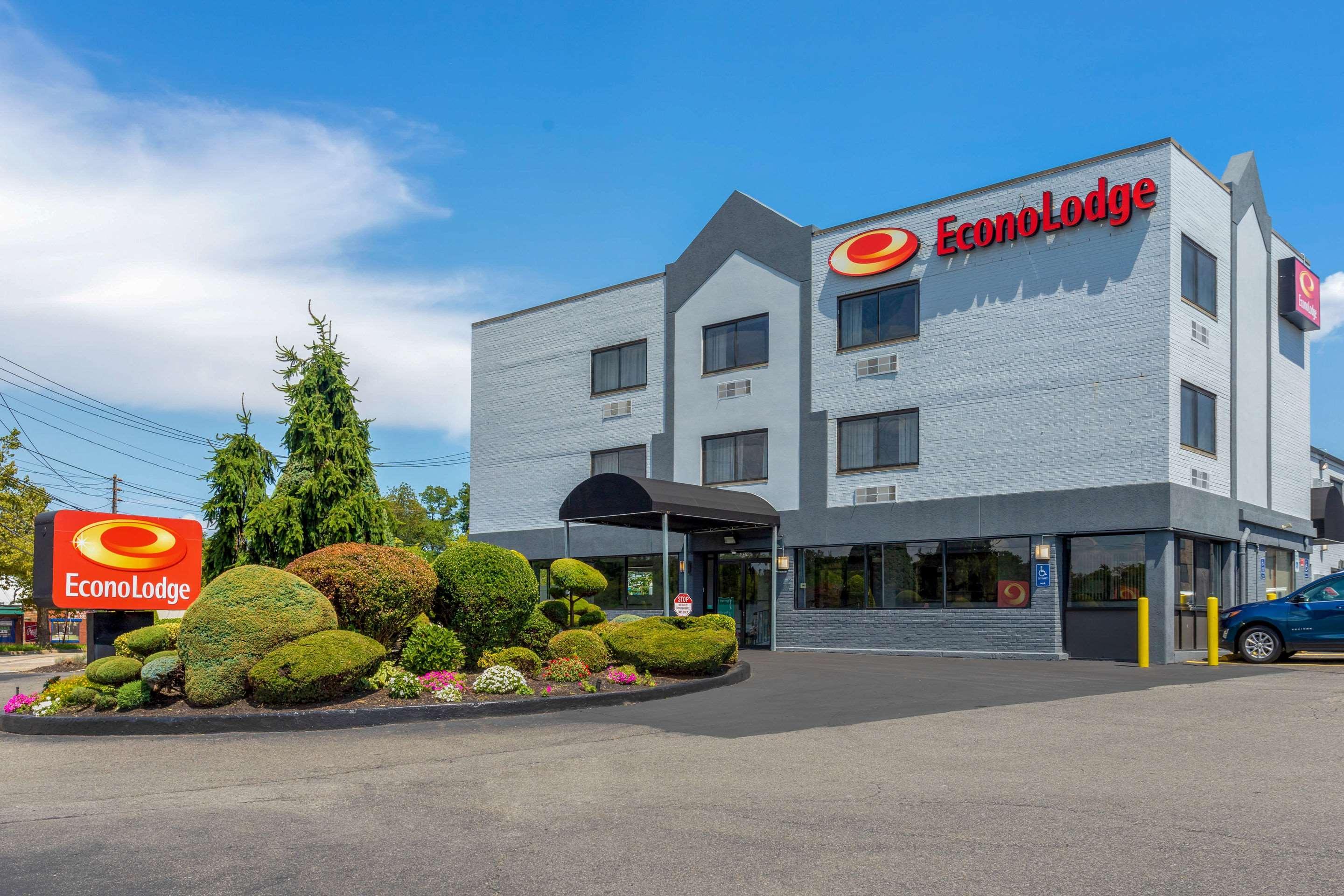 Econo Lodge Hicksville Bagian luar foto