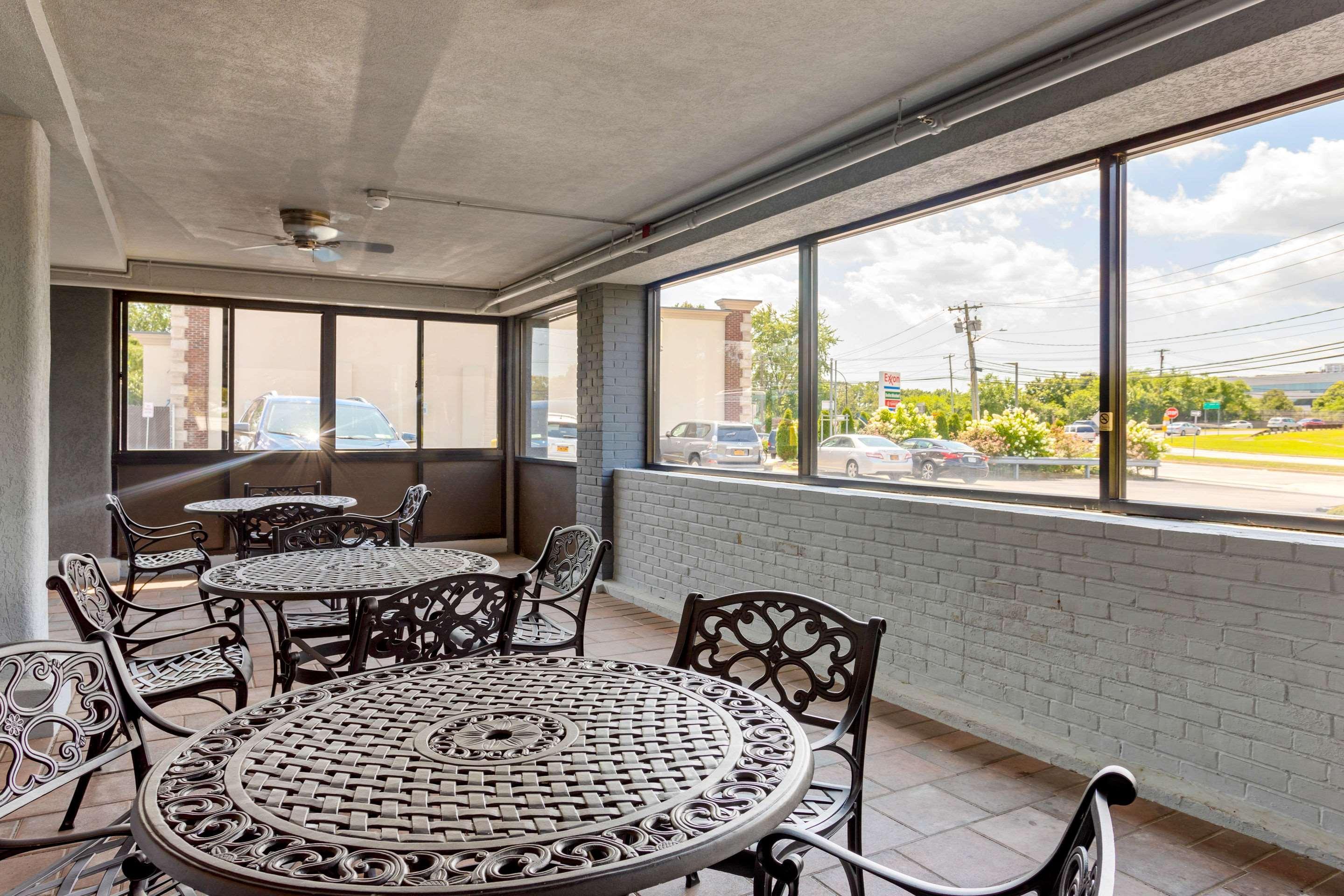 Econo Lodge Hicksville Bagian luar foto