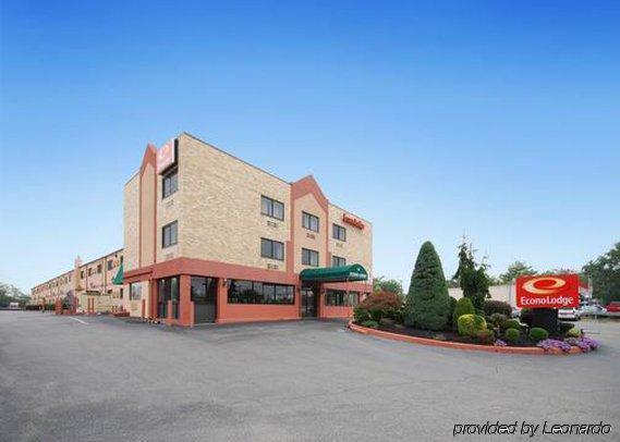 Econo Lodge Hicksville Bagian luar foto