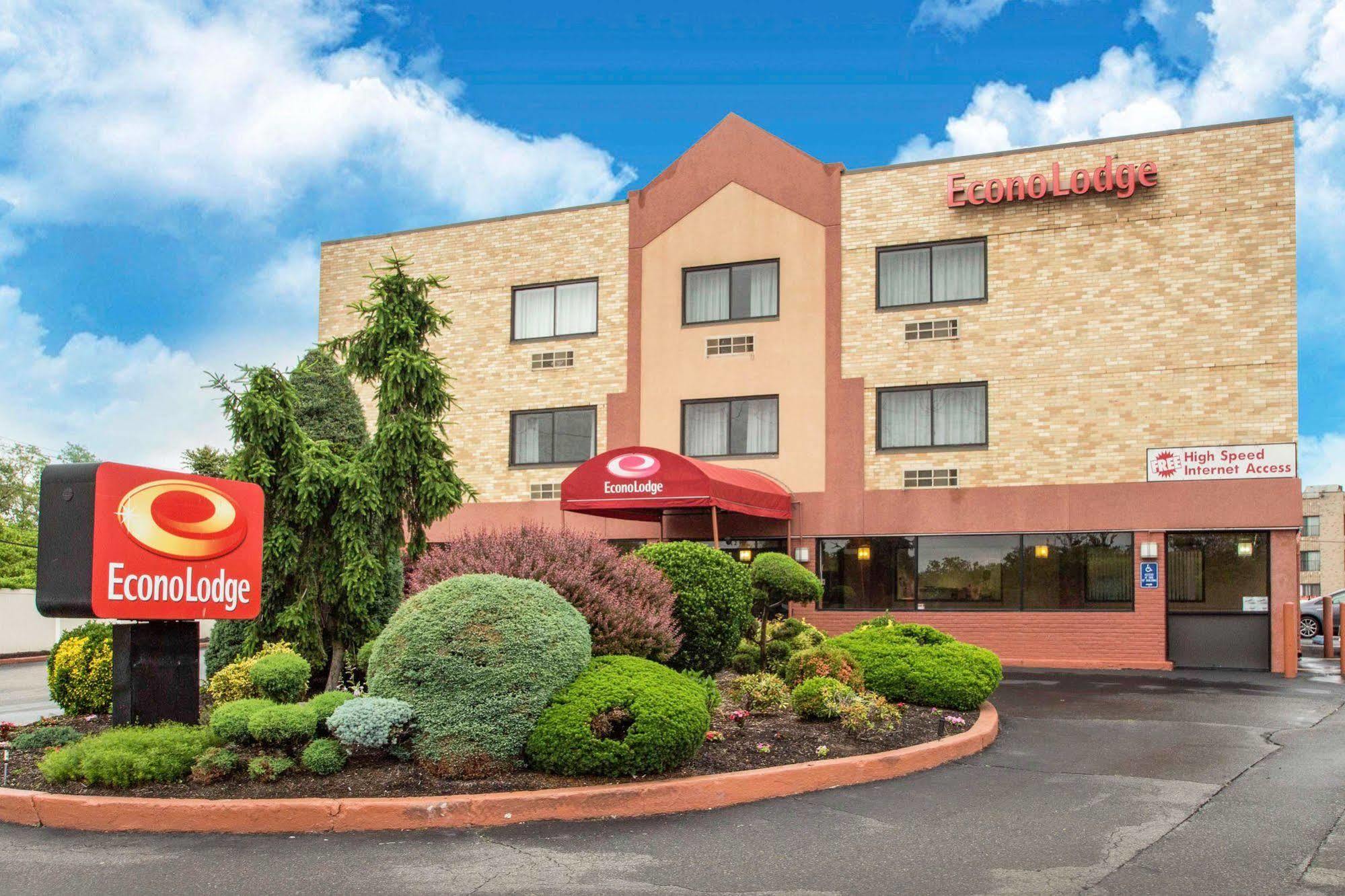 Econo Lodge Hicksville Bagian luar foto