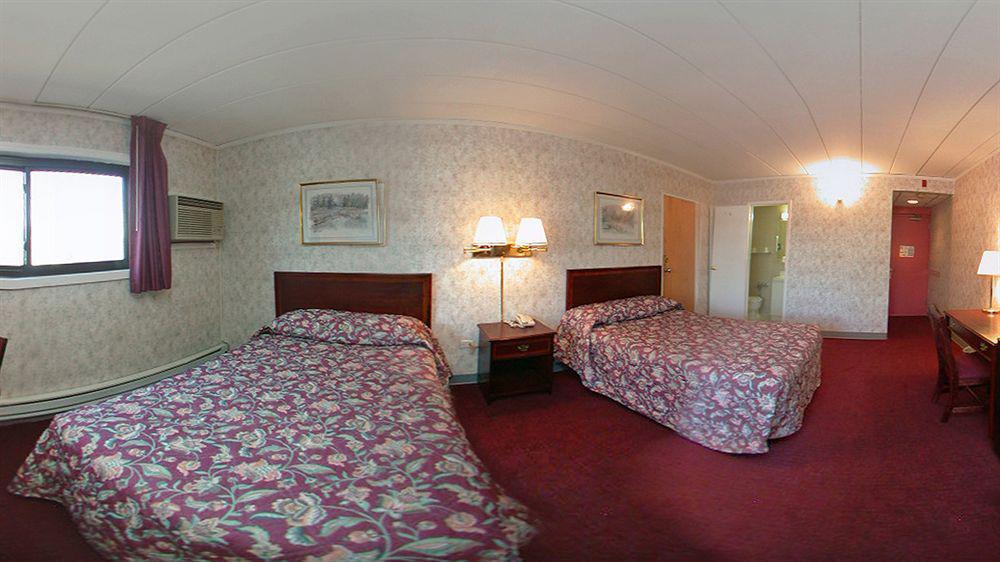Econo Lodge Hicksville Bagian luar foto